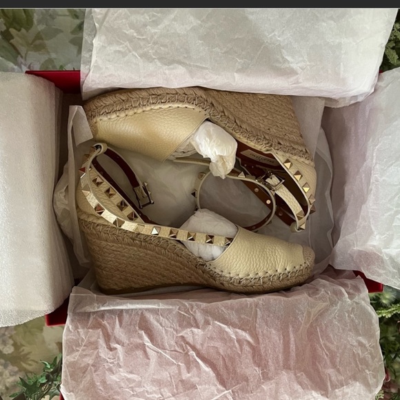 VALENTINO GARAVANI Rockstud Espadrille Wedges - Picture 2 of 8